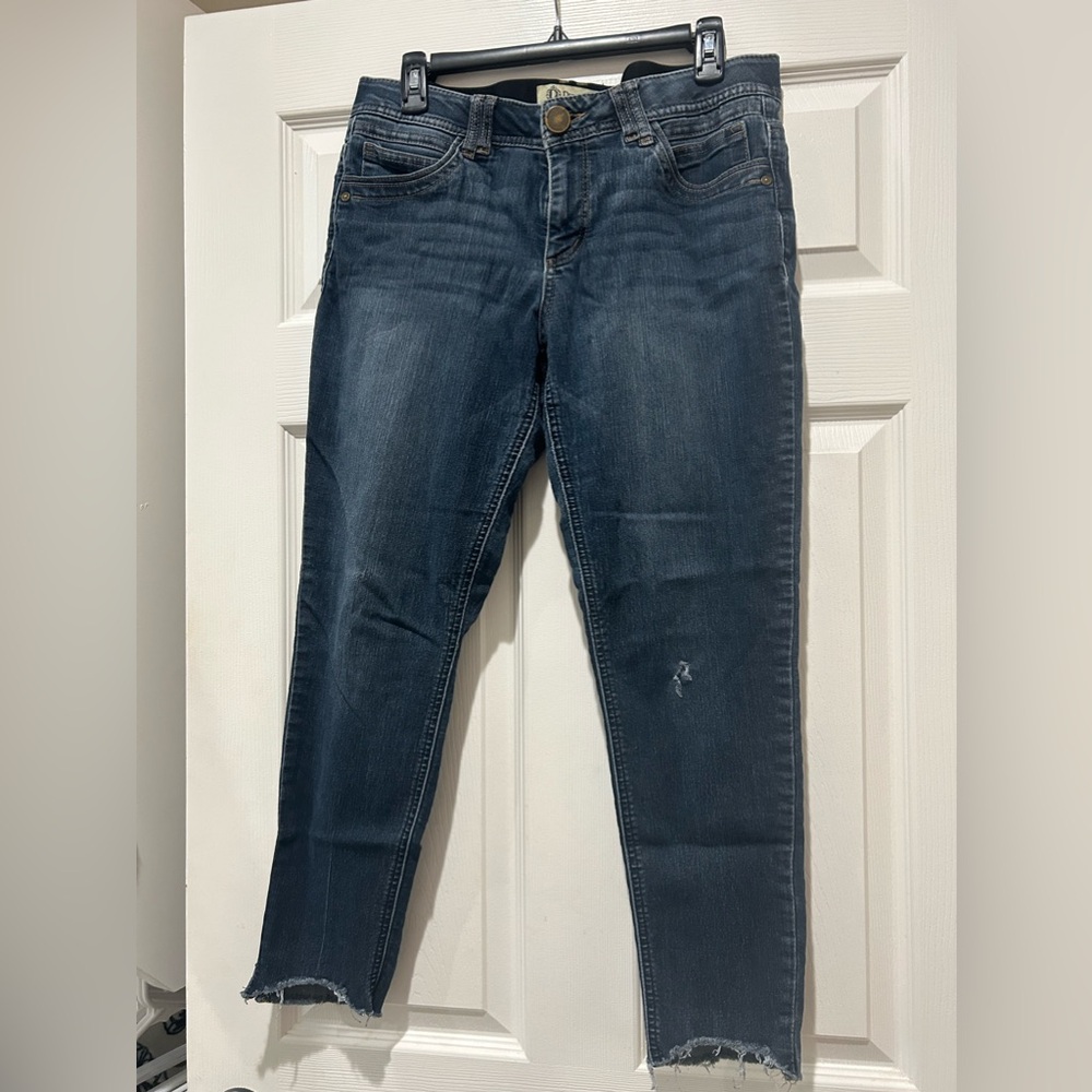 Distressed hem skinny jeans